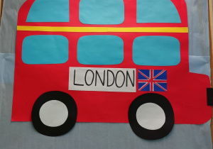 Brytyjski autobus, wykonany przez uczniów klas trzecich